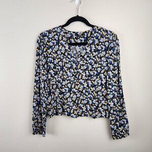 Uniqlo sz M long sleeve cropped button down shirt floral